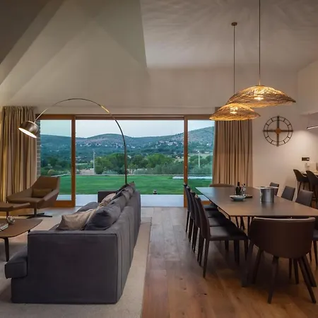 Vila Sound Of Silence