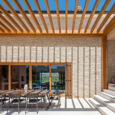 Vila Sound Of Silence *